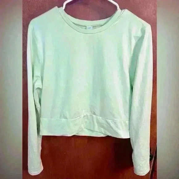 Old Navy cropped active top - Picture 1 of 4